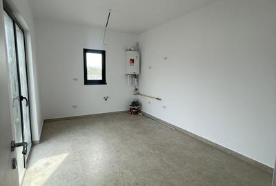 Casă cu 3 camere cu Teren 450 Mp în Central - 1