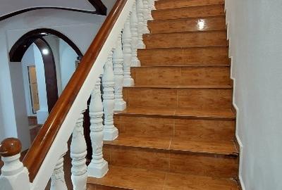 Piata Unirii – Calea Calarasilor - Hala Traian, PROPRIETAR, vand casa P+M, 4 cam - 8