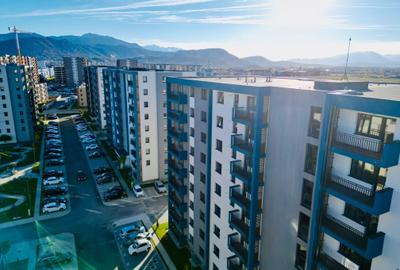 Apartament cu 3 camere decomandat în Tractorul - 9