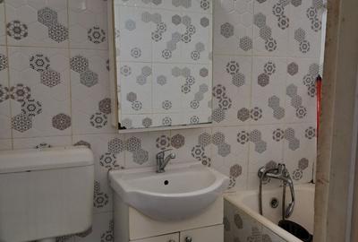 Apartament cu 3 camere semidecomandat în Rahova - 2