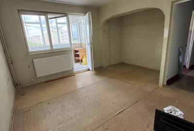 Apartament cu 2 camere decomandat în Micro 20 - 1