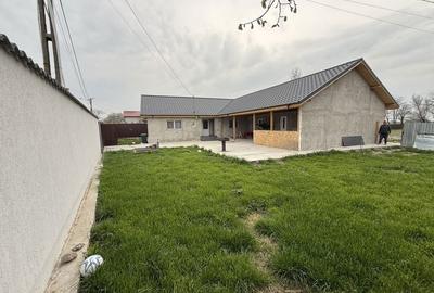 Casă cu 4 camere în Vulturu - 1