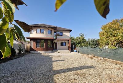 Casă cu 7 camere cu Teren 1000 Mp în Mihăilești - 1