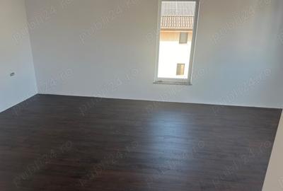Casă cu 5 camere cu Teren 170 Mp în Km 5 - 10