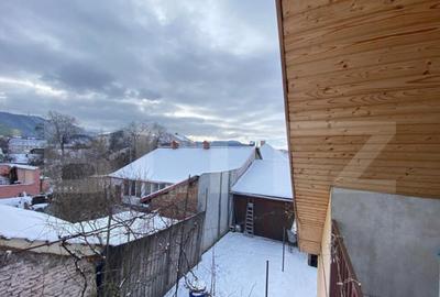 Casa de 284 mp, impartit in 3 apartamente, teren 503 mp, Gri - 6