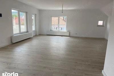 Spațiu comercial, de 60 mp, în Florești