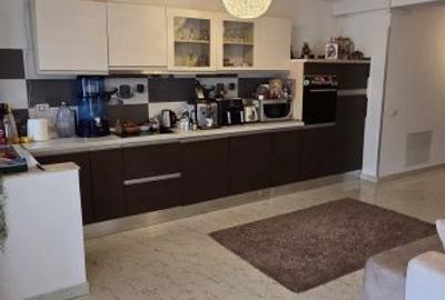 Apartament cu 3 camere decomandat în Găvana
