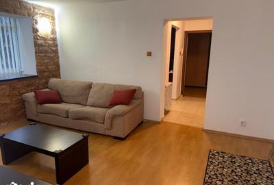 Apartament cu 3 camere în Micro 9 - 2
