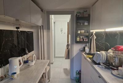 Apartament cu 3 camere semidecomandat în 1 Mai - 2