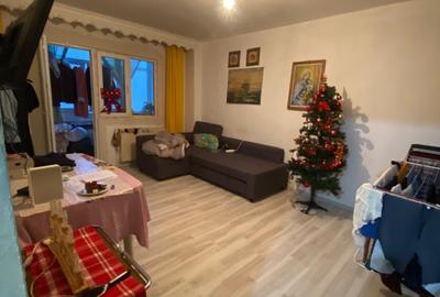 2 DECOMANDATE etajul 3 cu centrala, renovat partial, boxa, Energiei - 1
