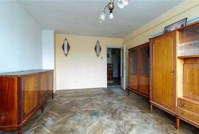 Apartament cu 4 camere decomandat în Central