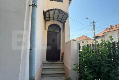 Casă cu 10 camere cu Teren 355 Mp în Democrației - 17