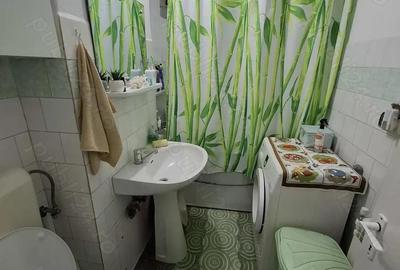 Vand apt..2cam . semidecomandat bloc 4 etaje ,etaj intermediar - 2