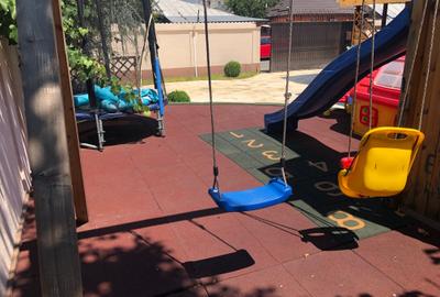 Casă cu 7 camere cu Canalizare în Apărătorii Patriei - 3