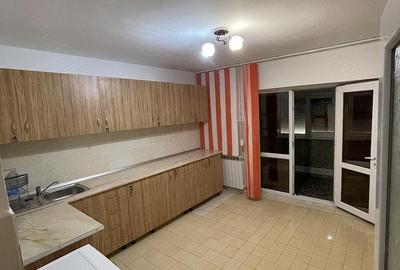 Garsonieră decomandată în E3 - 8