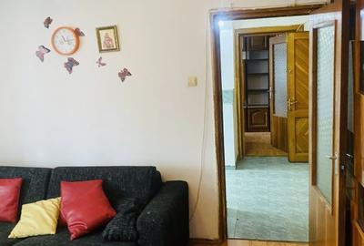 Apartament cu 3 camere semidecomandat în Central - 1