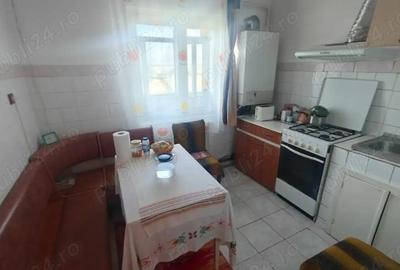 Apartament cu 3 camere decomandat în Broșteni - 4