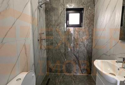 Casă cu 3 camere cu Canalizare în Km 5 - 15