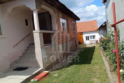 Casă cu Teren 952 Mp în Scoreiu - 4