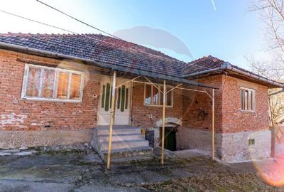 Casă cu 4 camere cu Teren 390 Mp în Peștenița - 1