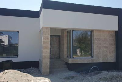 Casă cu 4 camere decomandat în Berceni - 2