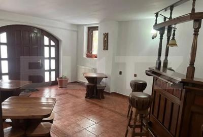 Casă cu 6 camere cu Teren 760 Mp în Central - 10