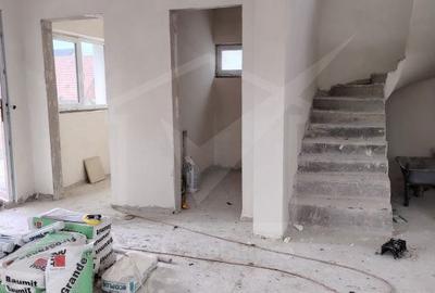Casă cu 4 camere cu Teren 692 Mp în Apahida