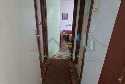 Apartament cu 3 camere semidecomandat în Centrul Civic