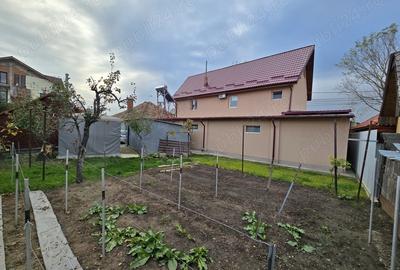 Casă cu 8 camere cu Teren 400 Mp în 1 Mai