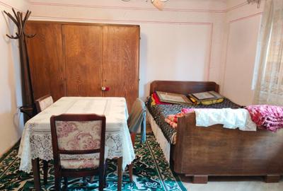 Casă cu 4 camere cu Teren 2417 Mp în Central