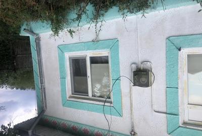 Vand casa locuibila, semi-mobilata