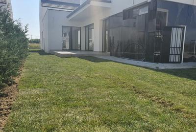 Monarch Soleil - finisaje de lux: parchet,usi, tamplarie lemn natural - 3