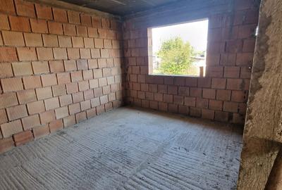 Se vinde casa la rosu, sat  Malaiesti jud. Prahova , pret 72000 euro negociabil - 9