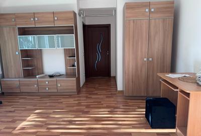 Apartament cu 2 camere semidecomandat în Florești