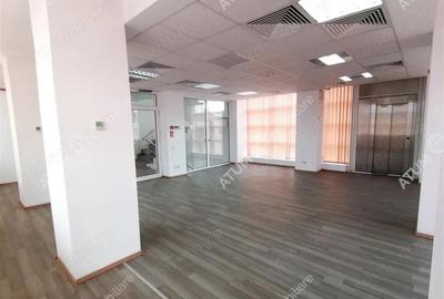 Spațiu comercial, de 150 mp, în Central - 3