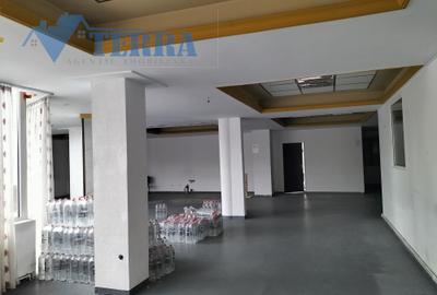 Închiriez spațiu comercial, în orașul Mioveni - bdl. Dacia. - 4