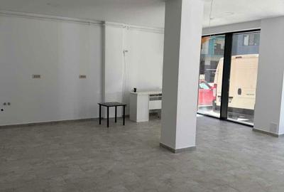 Spațiu comercial, de 55 mp, în Nord - 4