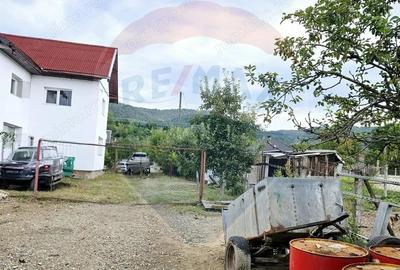 Casă cu 5 camere cu Teren 3072 Mp în Cicârlău - 2