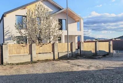 Casă individuală cu 5 camere cu Canalizare în Sânpetru - 1