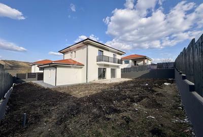 Casă individuală cu 4 camere cu Canalizare în Chinteni - 3