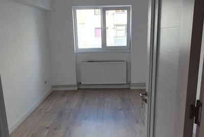 Apartament cu 3 camere decomandat în Central - 1