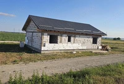 Casă cu Teren 402 Mp în Central - 2