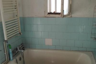 Semicentral,str.Iuliu Maniu,casa cu 2 camere,teren aferent din curte comuna - 3