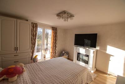 Casă cu 8 camere cu Teren 1363 Mp în Central