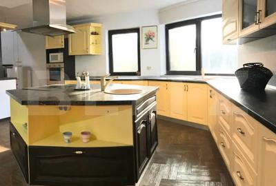 Casă cu 8 camere cu Teren 1038 Mp în Central - 6