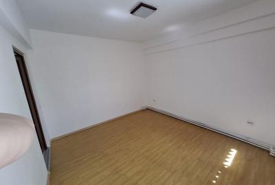 Apartament cu 3 camere semidecomandat în Central - 7