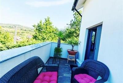 Casa de vanzare cu priveliste frumoasa - 16