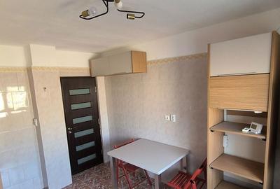 Apartament cu 3 camere decomandat, mobilat în Drumul Taberei - 4