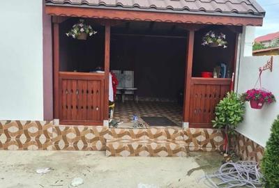 Casă individuală cu 5 camere cu Teren 180 Mp în Central