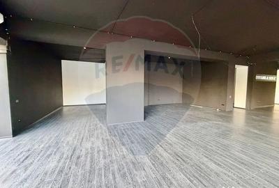 Spațiu comercial, de 270 mp, în Nord - 17